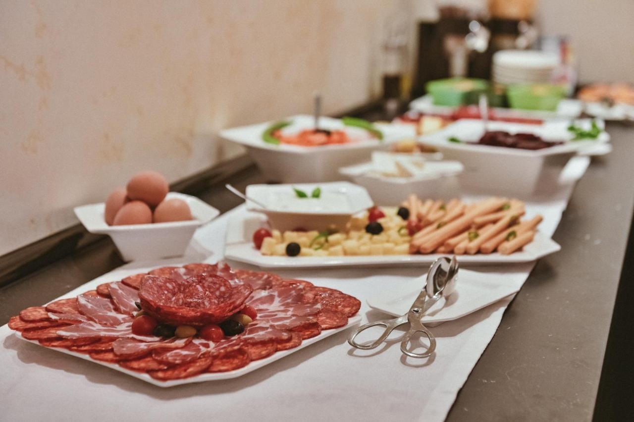 Garni Hotel Barut Šabac エクステリア 写真
